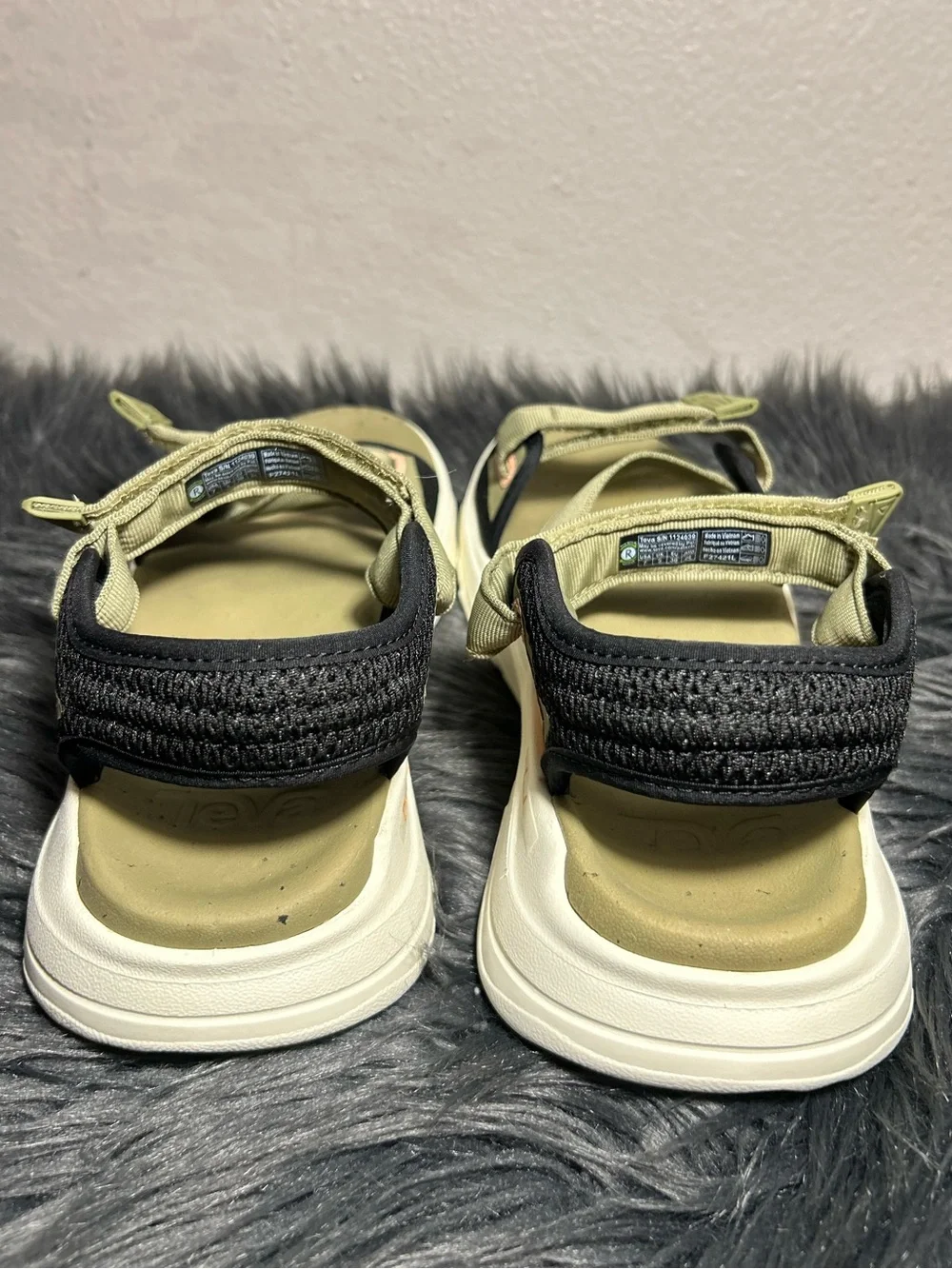 Teva MEN'S ZYMIC Olive and Cream Sport Sandals Black Accents Size 7